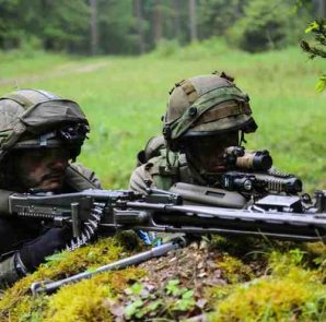 Soldiers of the Austrian Armed Forces during training as the government debates extending mandatory military service in 2026.