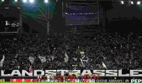 LASK players celebrating on the pitch with fans after securing a dramatic Champions League playoff victory over Celtic at Raiffeisen Arena.