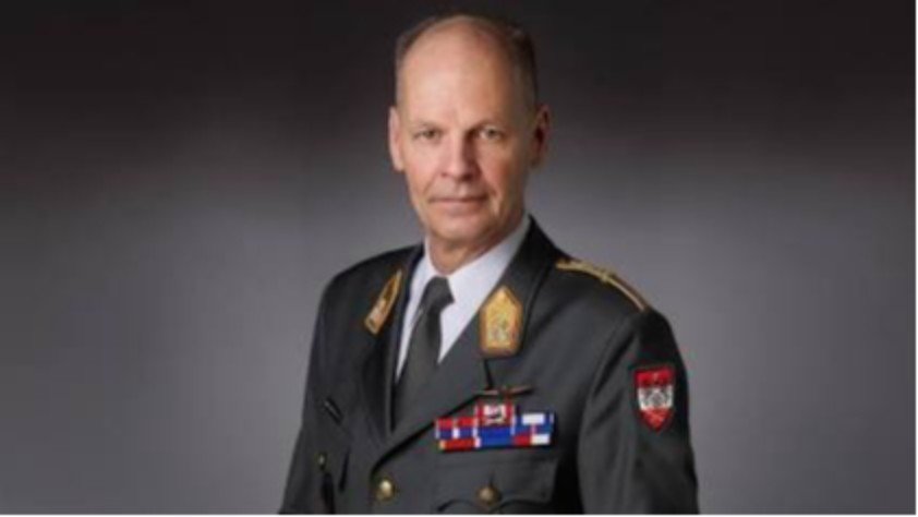 Portrait of Lieutenant General Harald Vodosek in Austrian Armed Forces military uniform.