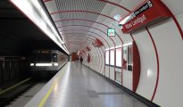 Vienna flu mutation 2026 Influenza B health alert mask recommendation Wiener Linien U-Bahn Monday Jan 5.
