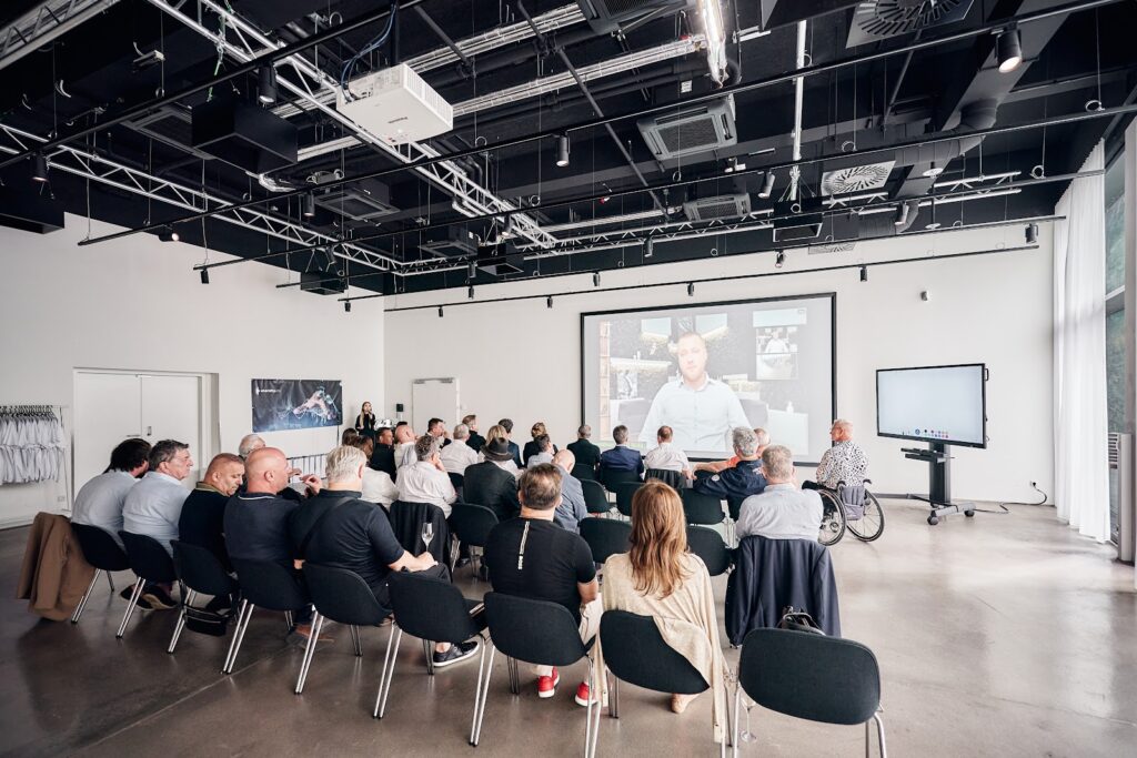 Vortrag von Mykhailo Romanenko Gründer von Eternity Inc für gemeinsame Erfahrungen und Wachstum