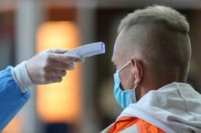 Airport health screening for travelers following the Nipah virus outbreak in West Bengal, India.